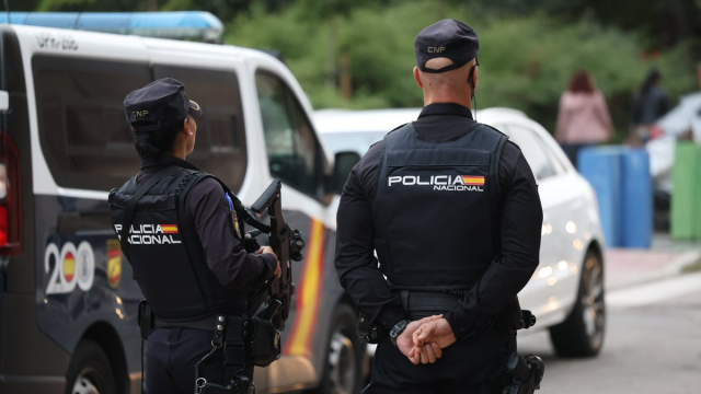 Agentes de la Policía Nacional. X
