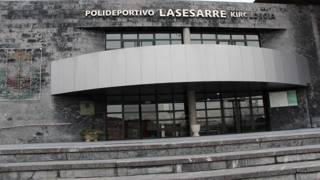 Acceso al polideportivo de Lasesarre de Barakaldo. Acceso al polideportivo de Lasesarre de Barakaldo.
