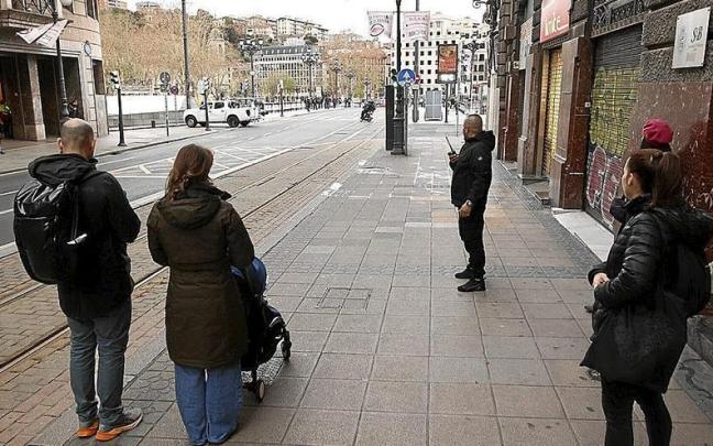Imagen de la calle Navarra, durante un rodaje | Borja Guerrero. Deia