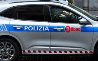 Vehículo de la Policía Municipal en Bilbao. Pankra Nieto