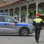 Dos agentes de la Policía Municipal de Bilbao en El Arenal. Oskar Gonzalez