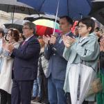 El Ayuntamiento de Bilbao ha realizado una concentración en las escalinatas del Consistorio para condenar el asesinato de una mujer de 31 años mujer, Yanely Gonzales, a manos de su pareja en el domicilio que ambos compartían en el barrio de Santutxu, en la zona del Mina del Morro.