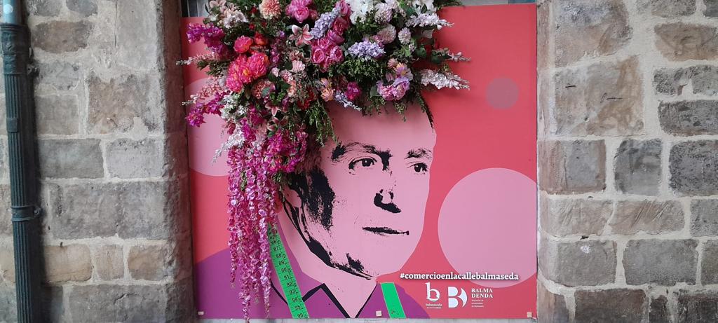 Balmaseda ya está engalanada por su Mercado de las Flores Cortadas