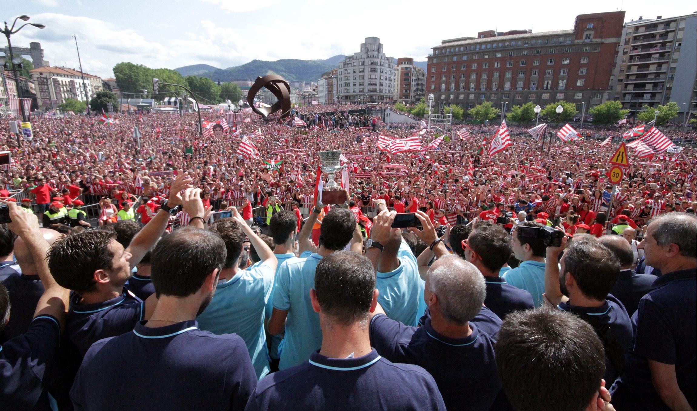 Recibimiento al Athletic en 2015. BILBAO.EUS