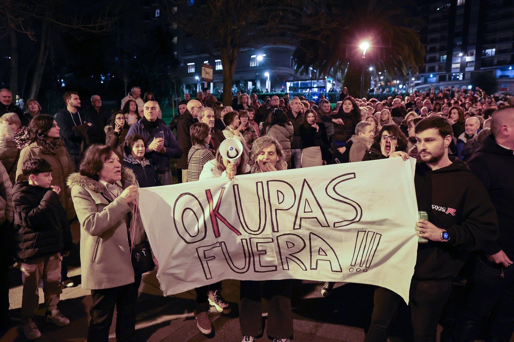 Movilización en Portugalete contra los ocupas de una vivienda. Pankra Nieto