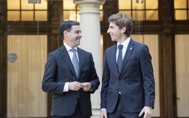 El lehendakari Imanol Pradales recibe al alcalde de Donostia Jon Insausti en Ajuria Enea. IREKIA 