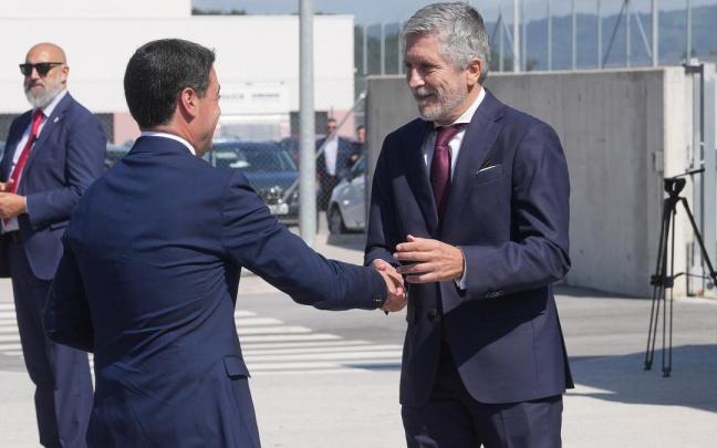 Pradales y Marlaska se saludan en la inauguración de la cárcel de Zubieta / Irekia. 
