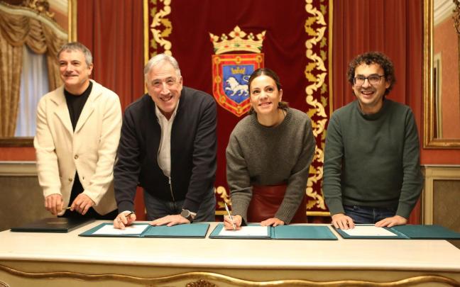 Firma del acuerdo presupuestario. Javier Bergasa 