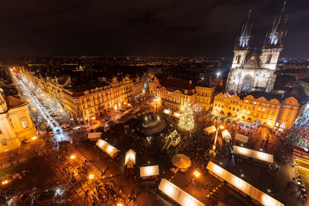 Mercado de la Plaza de la Ciudad Vieja, el mayor de Praga. Foto: prague.eu Mercado de la Plaza de la Ciudad Vieja, el mayor de Praga. Foto: prague.eu