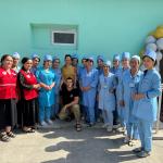 Xabier Luna y Sheila Sevilla en la inauguración del primer proyecto que están impulsando con su iniciativa solidaria