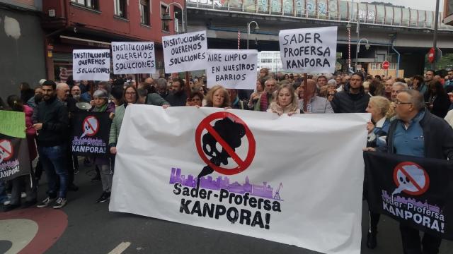 Imagen de archivo de una manifestación anterior de los vecinos de Zorroza |J.M. Martínez, Deia