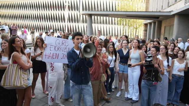 Protesta por los ceros en el examen de euskera de la PAU / Markel Fernández