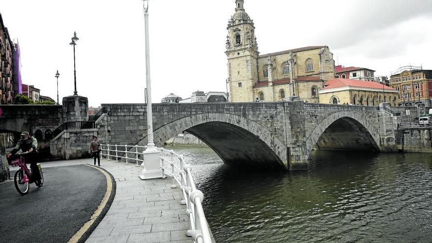 El suceso ha ocurrido a la altura del puente de San Antón | Pablo Viñas, Deia