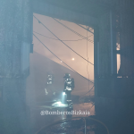Incendio en una planta del Puerto de Bilbao. BOMBEROS DE BIZKAIA
