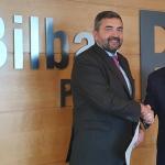  Carlos Alzaga y Ricardo Barkala, tras la firma del protocolo