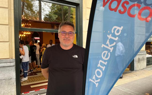 Rafa Pueyo, una temporada más director deportivo de Bilbao Basket, se ha pasado por el Café Iruña en plena Aste Nagusia para charlar en ONDA VASCA