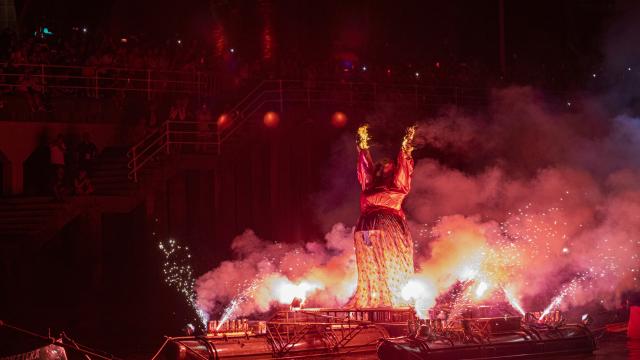 Emotiva quema de Marijaia anoche en aguas de la ría | Ayto. de Bilbao