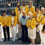 Quico Mochales, en el centro junto a miembros de la comisión de fiestas de la primera Aste Nagusia