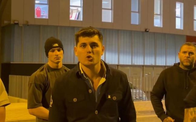 Vito Quiles en la trasera de El Sadar.