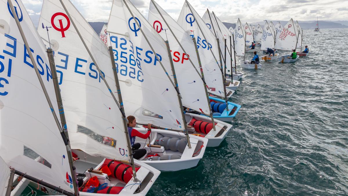 Cerca de un centenar de promesas de la vela vasca se darán cita este fin de semana en aguas del Abra. Foto: RCMA-RSC
