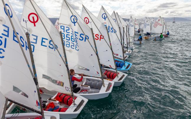 Cerca de un centenar de promesas de la vela vasca se darán cita este fin de semana en aguas del Abra. Foto: RCMA-RSC