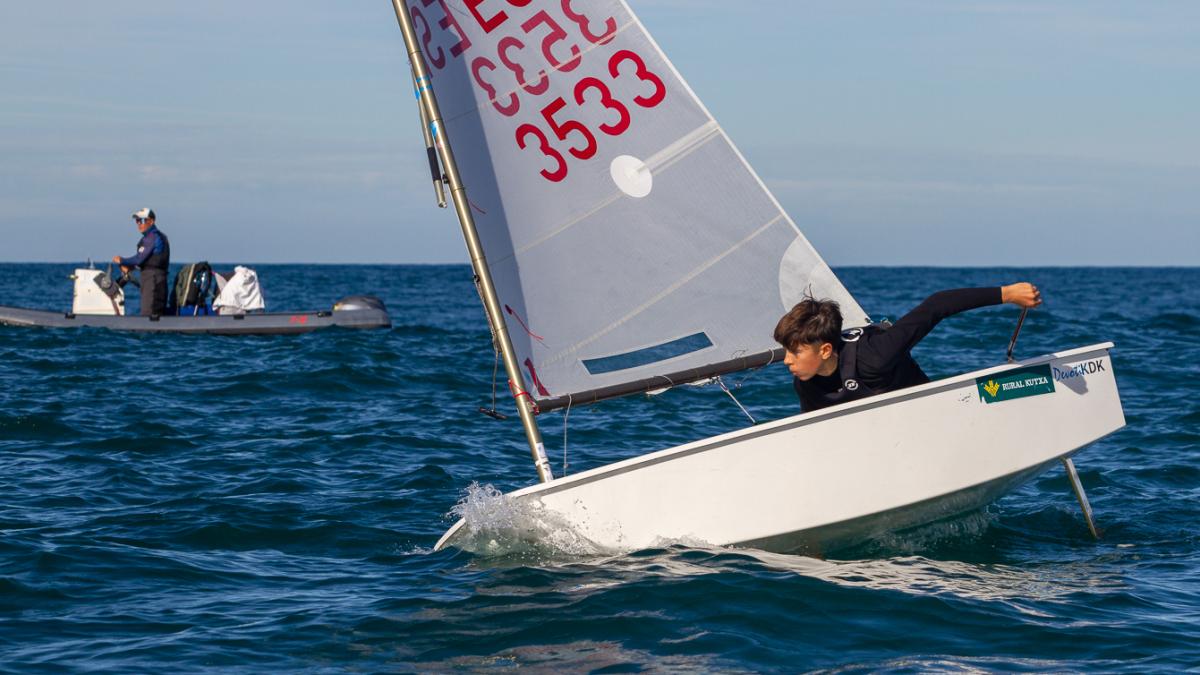 Nicolás Bastard, tercero este fin de semana en la Copa España que tuvo lugar en aguas de la bahía de Vigo. Foto: Rafa Aspiunza