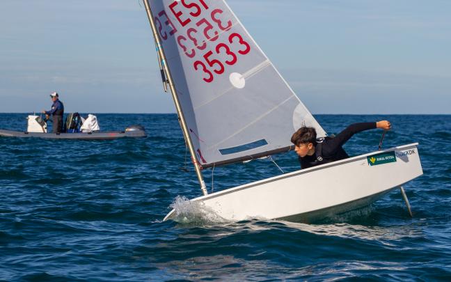 Nicolás Bastard, tercero este fin de semana en la Copa España que tuvo lugar en aguas de la bahía de Vigo. Foto: Rafa Aspiunza