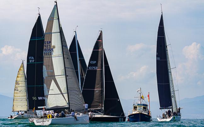 El IV Trofeo Social de Vela afronta este sábado su última jornada en las aguas vizcaínas del Abra. Foto: RCMA-RSC