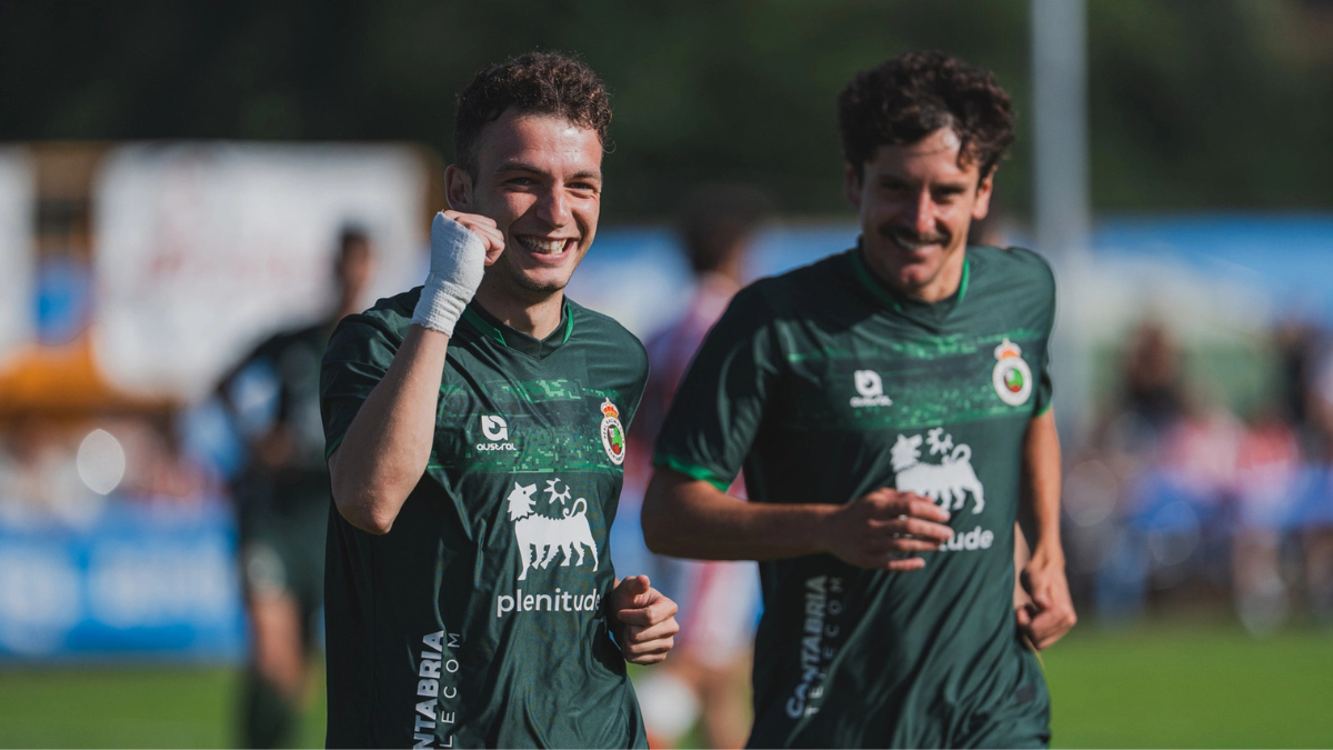 Iñigo Vicente en imagen durante un partido de esta pretemporada con el Racing. Foto: Real Racing Club