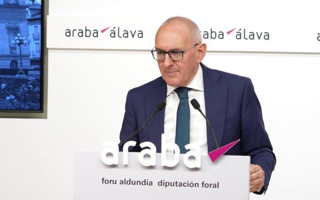 El diputado genera de Álava, Ramiro González, durante la presentación del proyecto de presupuestos. CEDIDA