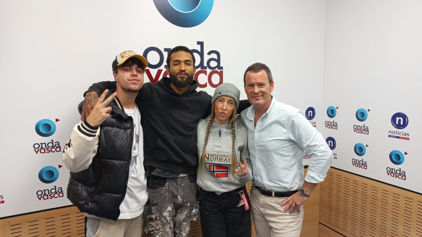 Cretor, Falcon OG y Pau Masacre en los estudios de Onda Vasca