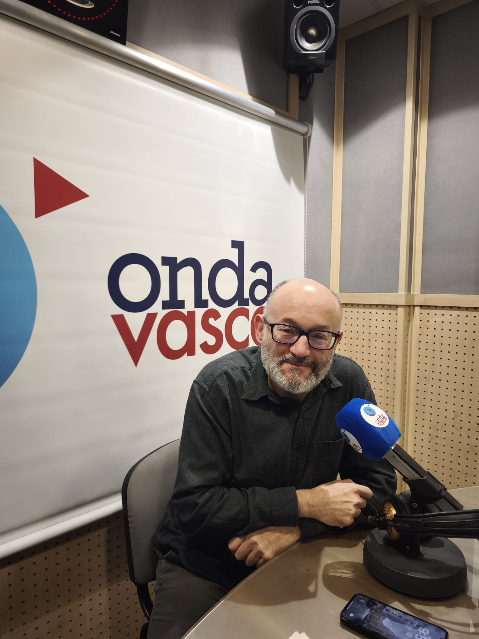 José Luis Rebordinos en los estudios de Onda Vasca