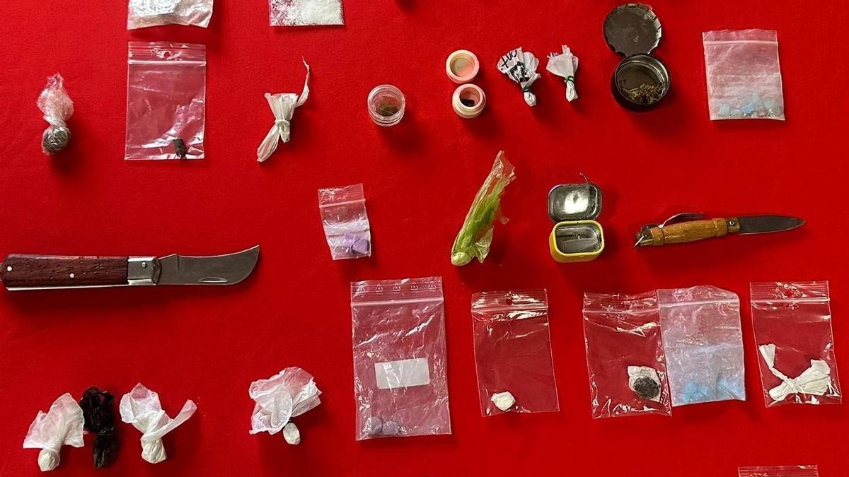 Parte de las drogas confiscadas por la Ertzaintza en la redada en un local del ensanche de Vitoria-Gasteiz Cedida