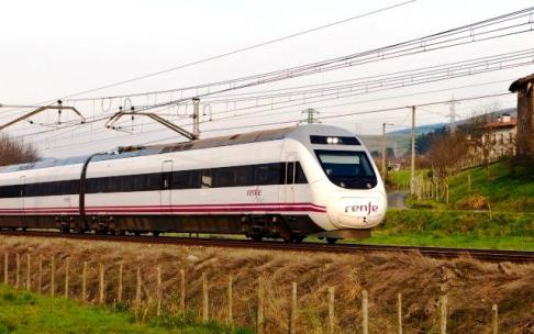 Un tren de Renfe de media distancia