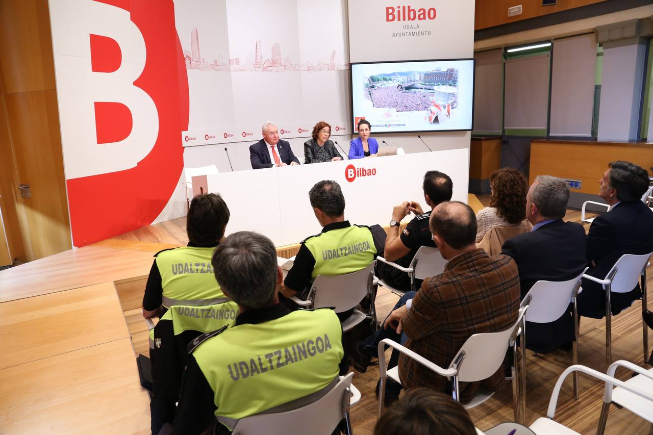 Representantes institucionales presentando el dispositivo de seguridad para este jueves. DEPARTAMENTO DE SEGURIDAD