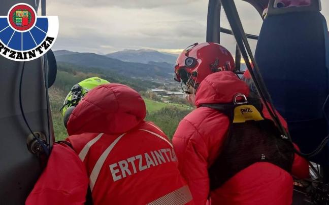 Rescate desde el helicóptero de la Ertzaintza, este domingo Ertzaintza