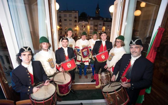 Imágenes de la retreta que dio inicio a la festividad de San Prudencio. Fotos: Diputación Foral de Araba