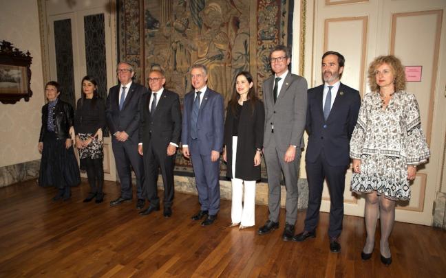 Imágenes de la retreta que dio inicio a la festividad de San Prudencio. Fotos: Diputación Foral de Araba