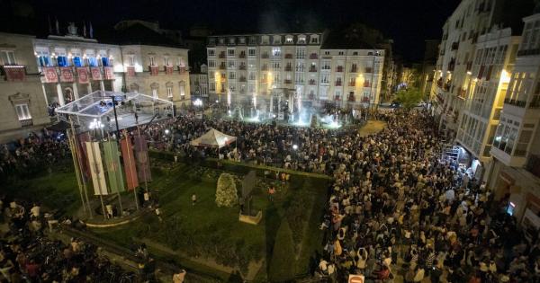 Imágenes de la retreta que dio inicio a la festividad de San Prudencio. Fotos: Diputación Foral de Araba