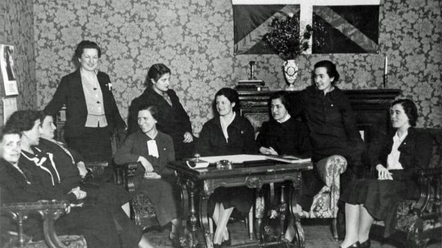 Reunión de la directiva de Euzkadiko Emakume Abertzale Batza, en Barcelona el 18 de abril de 1938 Reunión de la directiva de Euzkadiko Emakume Abertzale Batza, en Barcelona el 18 de abril de 1938