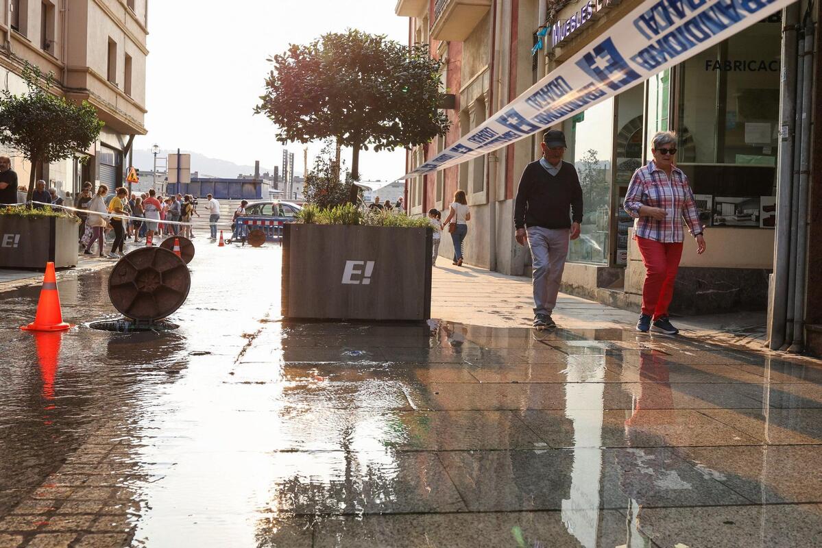 La ría de Bilbao se desborda por las mareas vivas en Erandio y Zorrotzaurre | Deia, PANKRA NIETO