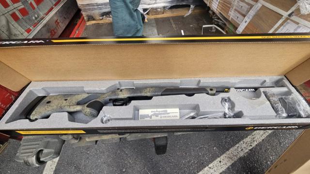 Imagen de uno de los rifles sin licencia incautados en el Puerto de Bilbao | Guardia Civil Bizkaia Imagen de uno de los rifles sin licencia incautados en el Puerto de Bilbao | Guardia Civil Bizkaia