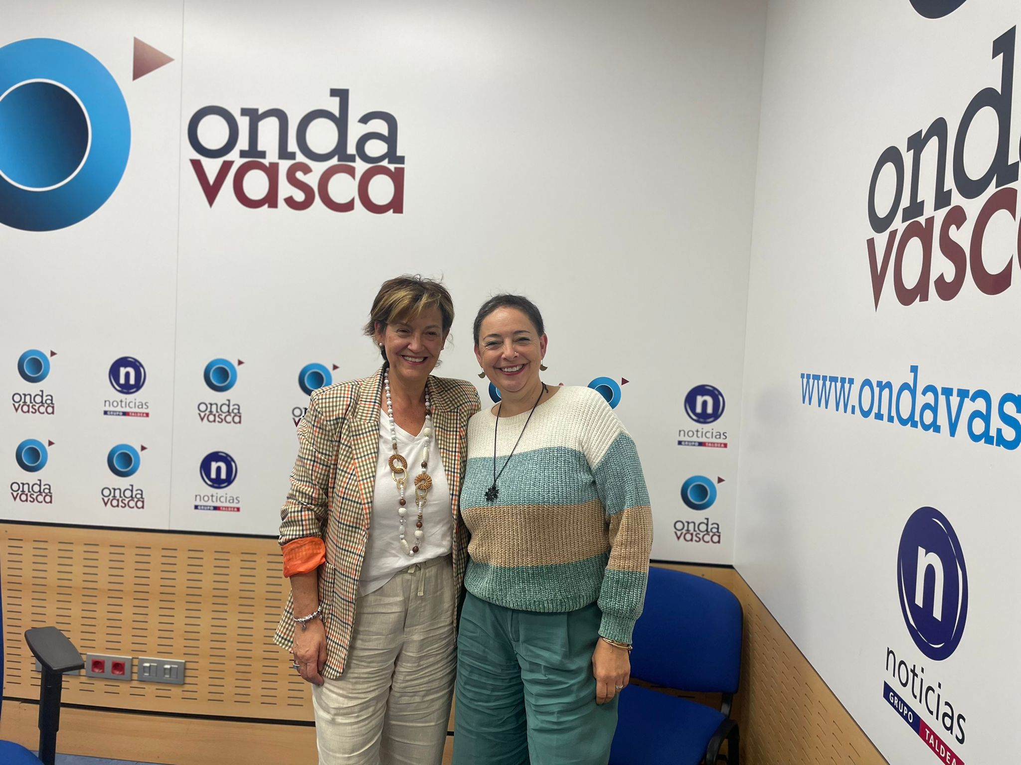 La psicóloga y psicoterapeuta Ana Tere García con Ewa Murillo en Onda Vasca