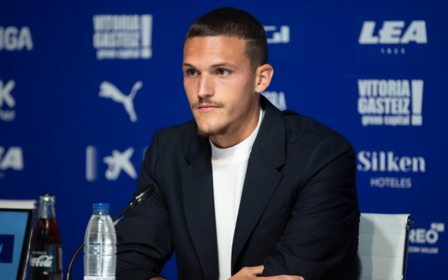 Rafa Marín en la rueda de prensa de su presentación. IMAGEN: Deportivo Alavés Rafa Marín en la rueda de prensa de su presentación. IMAGEN: Deportivo Alavés
