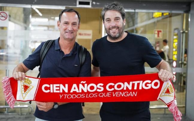 Joseba Etxeberria junto a Asier Goiria en la presentación del pasado mes de julio. / REAL MURCIA CF