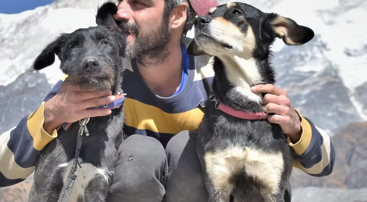Rober Sastre con sus inseparables Cocaí y Chai