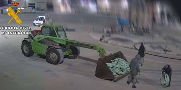 Grabación de una cámara de seguridad durante el robo a una de las empresas. 