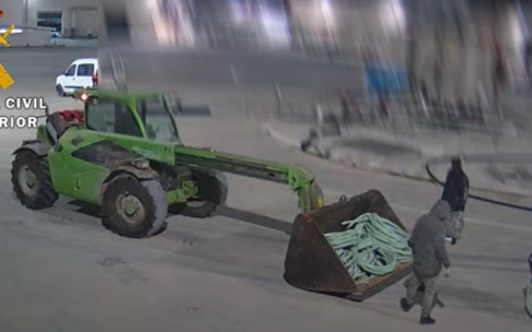 Grabación de una cámara de seguridad durante el robo a una de las empresas. 