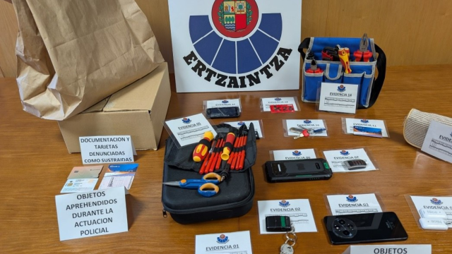Objetos incautados por la Ertzaintza. DEPARTAMENTO DE SEGURIDAD
