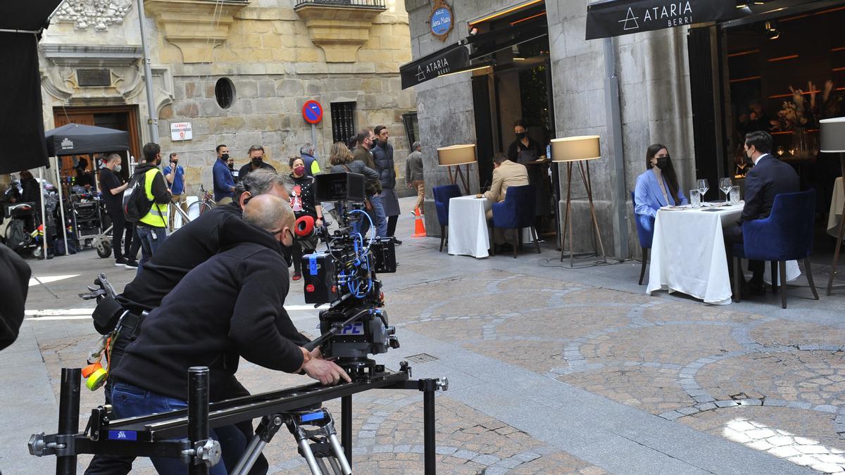 Imagen del rodaje de una película en Bilbao | Oskar González. Deia.